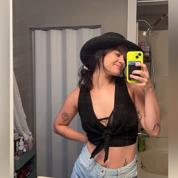 Meet your Posher, Hartley - Picture 1 of 1